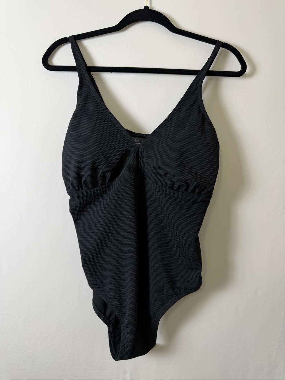 Catalina Woman's Solid Black 1X (16W) One Piece Bathing Suit Beach Pool Sun